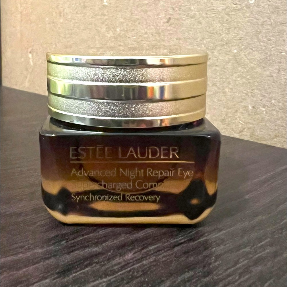 Estee lauder, Advanced Night Repair Eye Supercharged Complex
New no box 0.5 oz